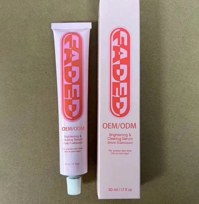 Sérum éclaircissant et purifiant Faded, conçu pour réduire les taches sombres et autres imperfections...